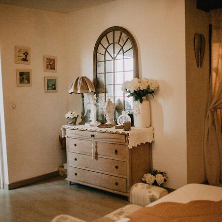 Chez Geraldine Bed & Breakfast Montels  Dış mekan fotoğraf